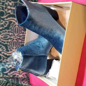 NWT Yoki Blue Velvet ankle boots, says sz 8.5, but more like 7.5– RUNS SMALL!